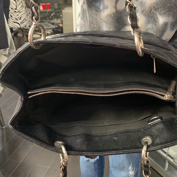 CHANEL black quilted leather tote bag - Picture 7 of 10